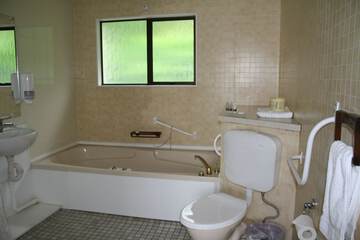 Jetted tub