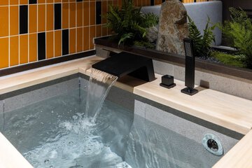 Private spa tub