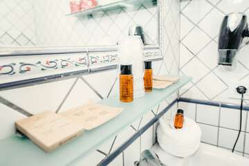 Bathroom amenities