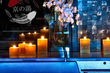 Indoor spa tub