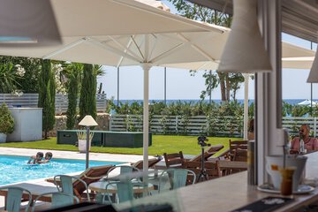 Poolside bar