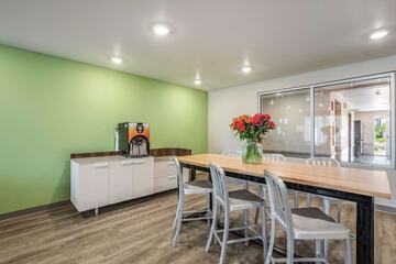 Breakfast/Coffee Service 28 of 30