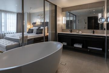 Private spa tub