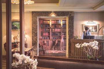 Concierge desk