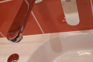 Bathroom sink