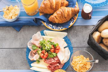 Breakfast meal