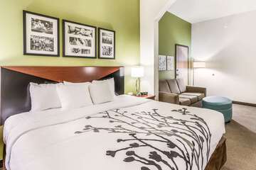 Guest room with one bed