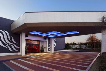 Hotel 2 of 131
