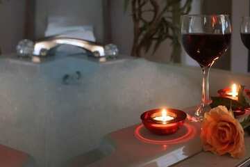 Deep soaking bathtub