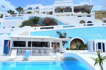 Poolside bar