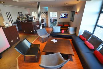 Lobby lounge
