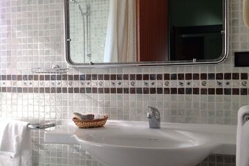 Bathroom sink