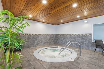 Indoor spa tub