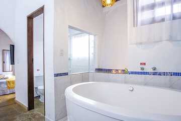 Deep soaking bathtub