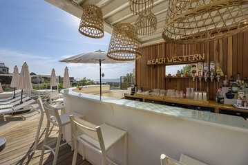 Poolside bar