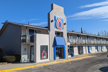 Motel 6 Leominster MA