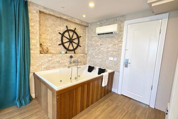 Jetted tub