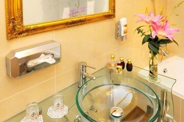 Bathroom sink