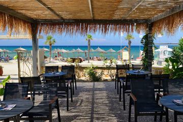 Poolside bar