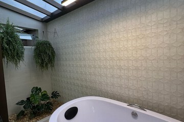 Private spa tub
