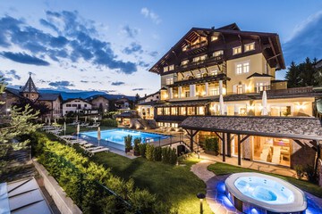 Front of property - evening/night