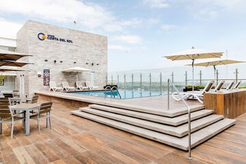 Rooftop pool
