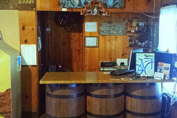 Check-in/check-out kiosk