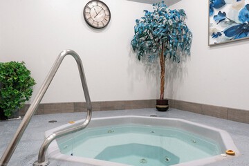 Indoor spa tub
