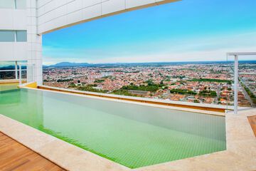 Infinity pool