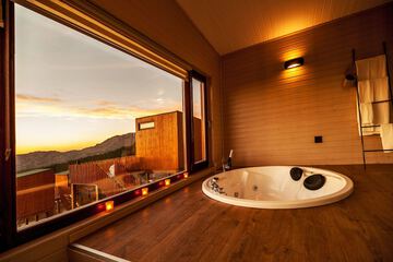 Deep soaking bathtub
