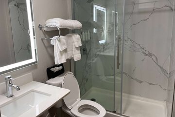 Room 10 of 16