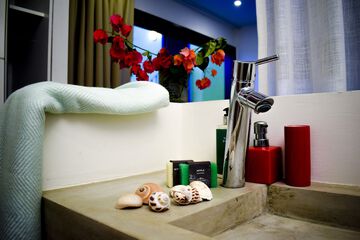 Bathroom amenities