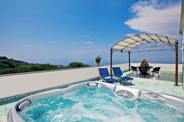 Jetted tub