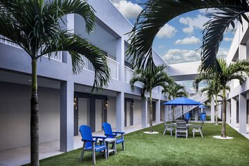 Hotel Exterior 21 of 22