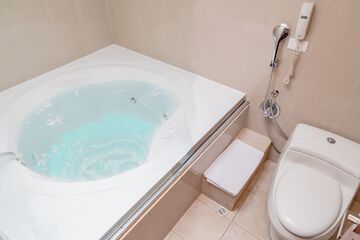 Private spa tub