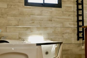 Jetted tub