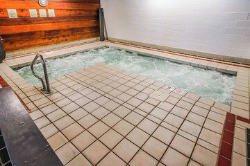 Indoor spa tub