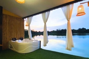 Deep soaking bathtub