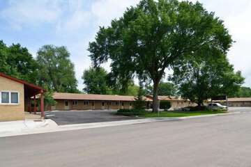 U bar Inn & Suites