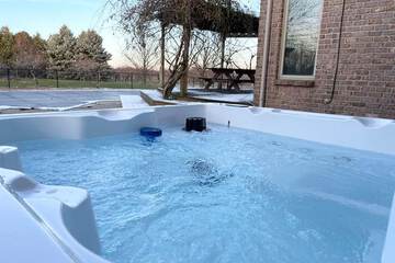 Private spa tub