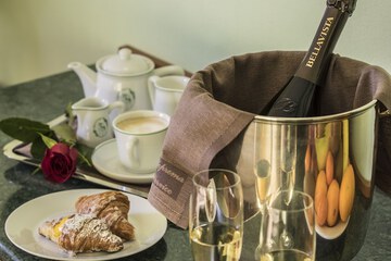 Champagne service