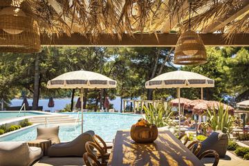Poolside bar