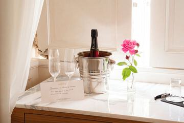 Champagne service
