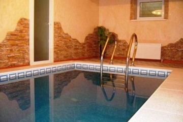 Indoor spa tub