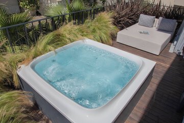 Private spa tub