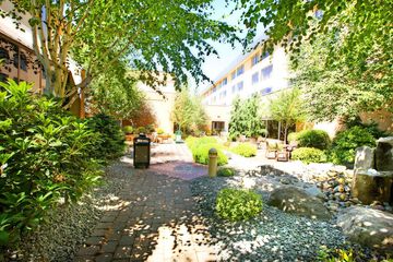 Hotel Exterior 38 of 39