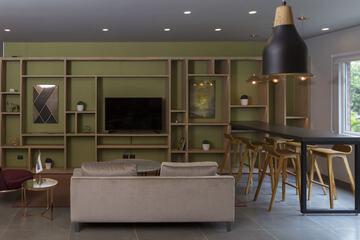 Lobby lounge
