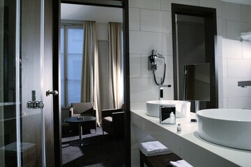 Bathroom amenities