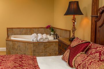 Private spa tub