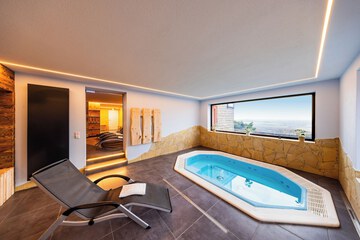 Indoor spa tub
